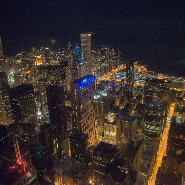 Parents evaluating schools in France